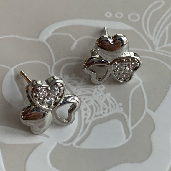 Lucky Silver Shamrock Clover Stud Earrings - Picture 6 of 7